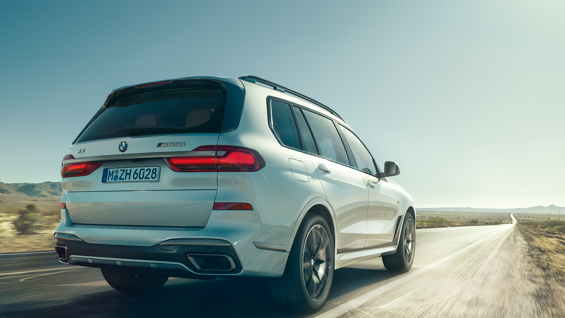 BMW X7 M50i, Dreiviertel-Heckansicht G07 BMW X7 M50i SUV in Mineralweiß, Dreiviertel-Heckansicht, G07, 2019