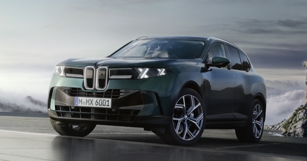 Frontansicht des BMW X5 mit Doppel-X-Scheinwerfern und beleuchteter BMW Niere