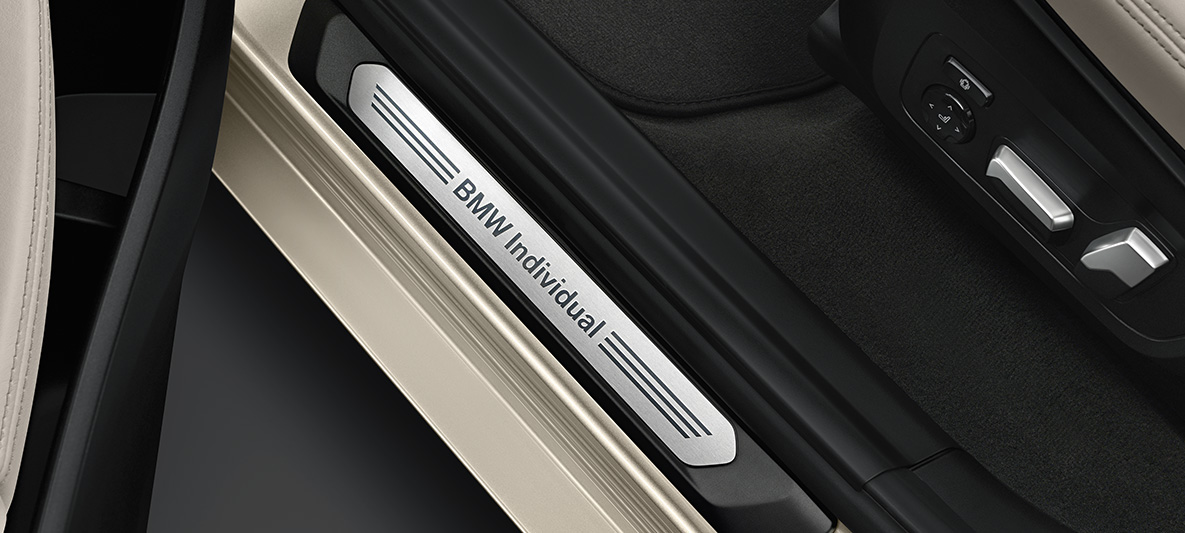 BMW X3, BMW Individual Einstiegsleiste mit BMW Individual Kennzeichnung BMW X3, BMW Individual Einstiegsleiste mit BMW Individual Kennzeichnung