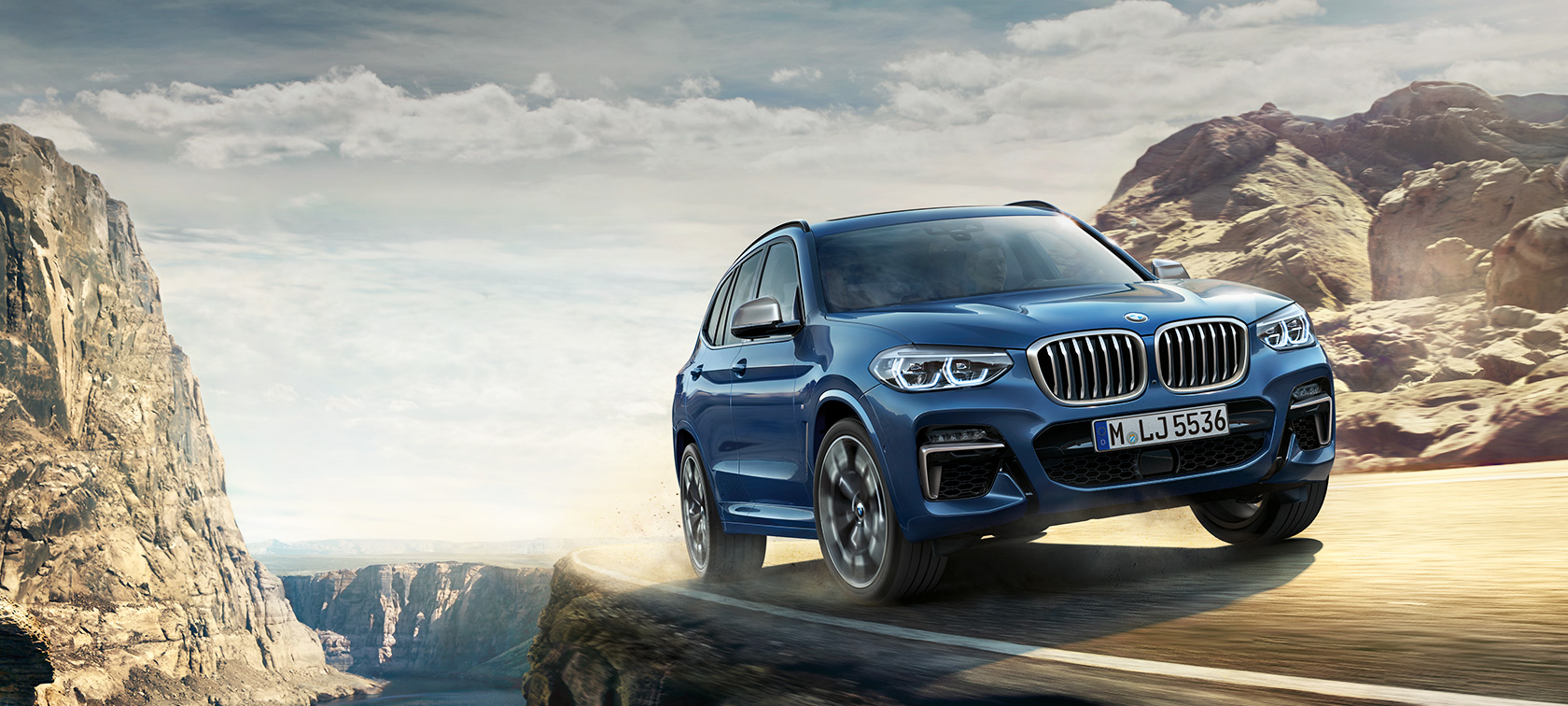 BMW X3 M40i auf Gebirgsstraße, Fahraufnahme BMW X3 M40i auf Gebirgsstraße, Fahraufnahme