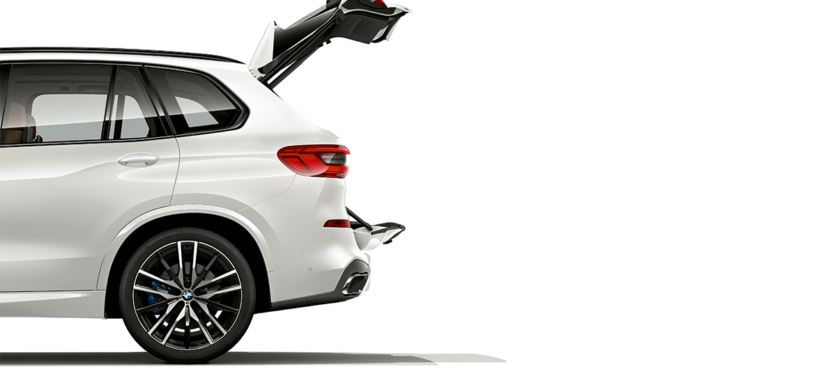 BMW X5 mit geöffneter Heckklappe Seitenaufnahme des BMW X5, beide Heckklappen sind geöffnet
