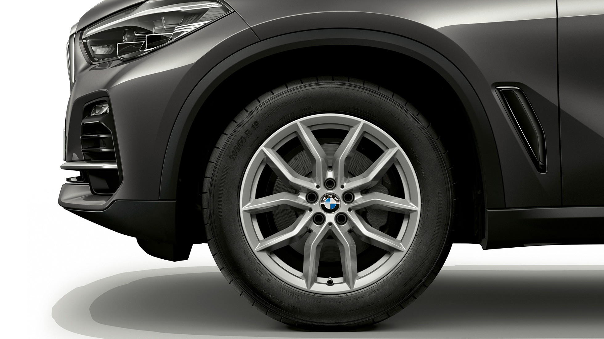 Basis BMW X5 xDrive30d SUV seitliche Front mit Felge SUV Basis BMW X5 xDrive30d SUV G05 2018 Sophistograu Brillanteffekt metallic seitliche Front mit Felge
