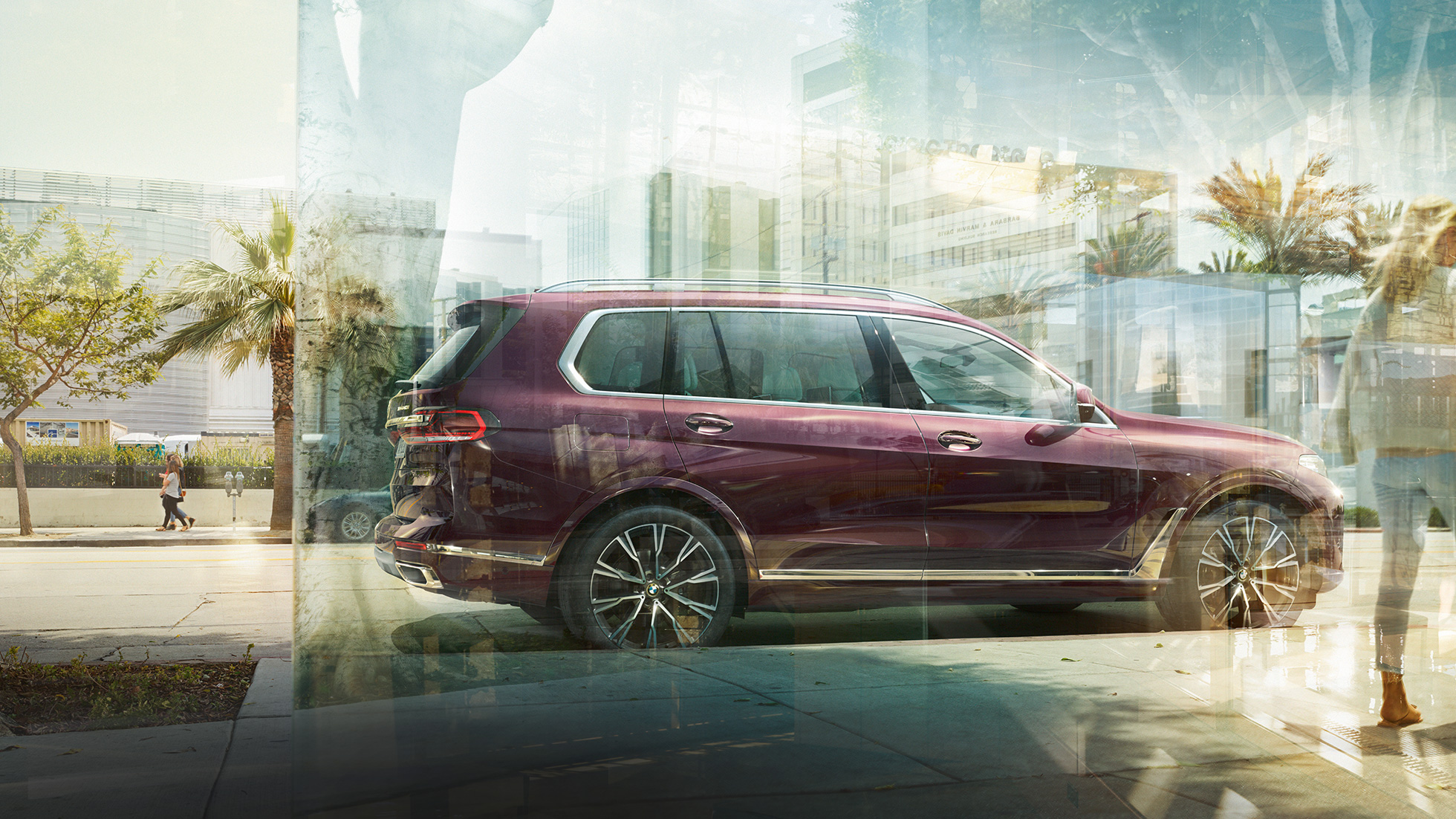 BMW Individual X7 xDrive40i, Seitenansicht Stehender BMW X7 in Ametrin Metallic aus der Seitenansicht
