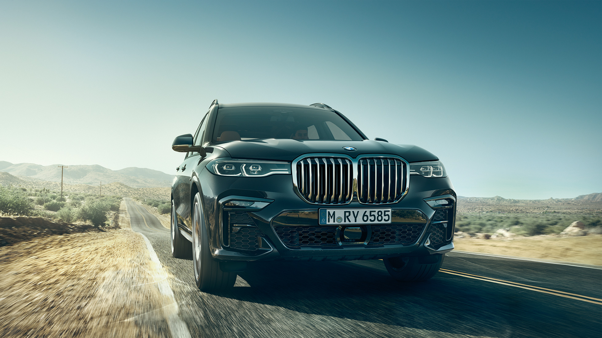 BMW X7 SUV Front G07 BMW X7 SUV in Arktikgrau, Exterieur, Front aus Froschperspektive, G07 2019