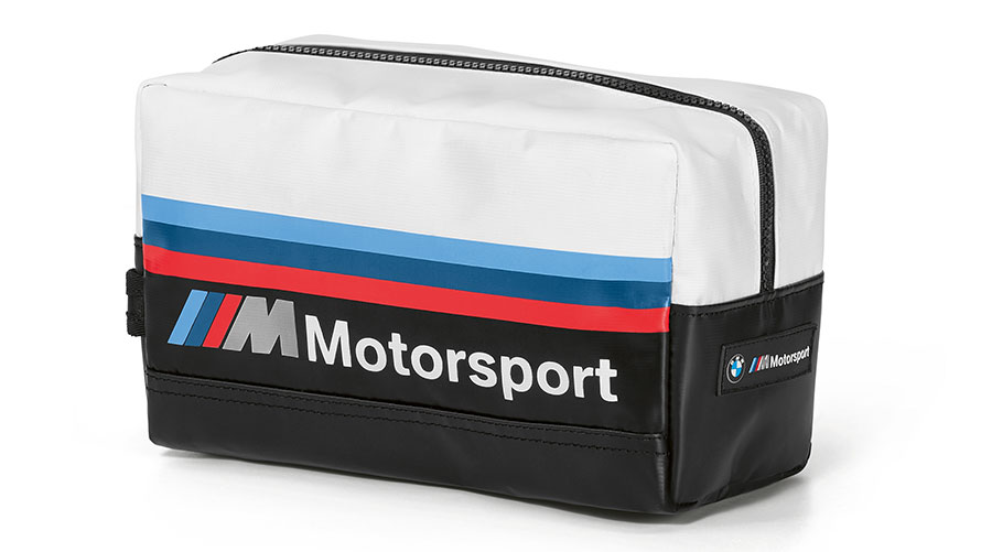 BMW M Motorsport Kulturbeutel. Das Produktbild zeigt den BMW M Motorsport Kulturbeutel.