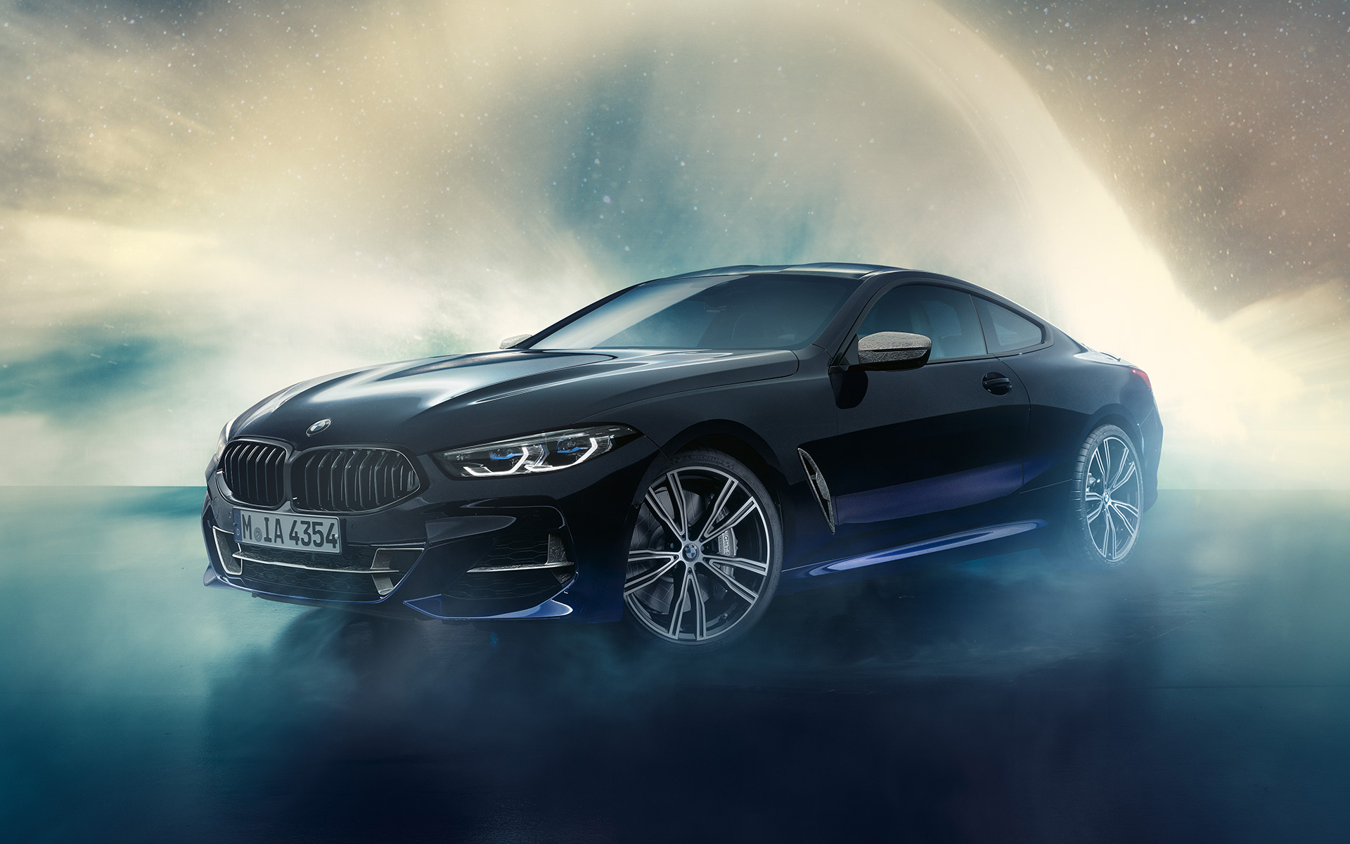 BMW Individual M850i NIGHT SKY G15 2019 Dreiviertel-Frontansicht vor Meteoritenschauer