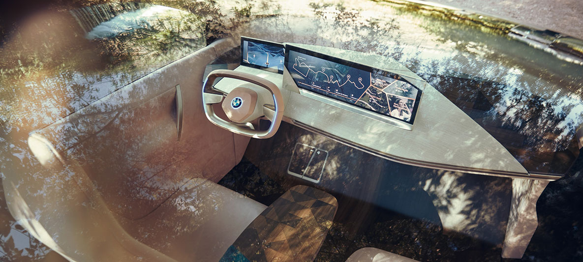Cockpit des BMW Vision iNEXT Cockpit des BMW Vision iNEXT, Blick durch das Panoramadach