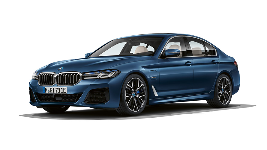 BMW 5er Limousine Plug-in-Hybrid Studioaufnahme Dreiviertel-Frontansicht 