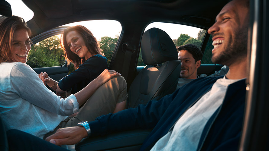 Connected Music Connected Music wird auf dem BMW Display angezeigt