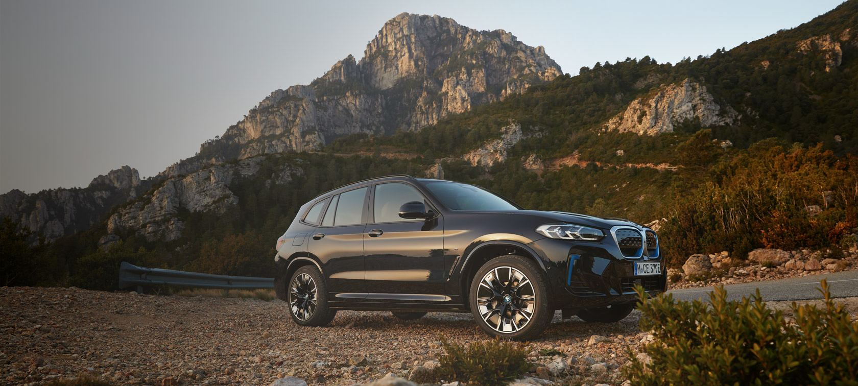 BMW iX3 G08 2021 M Carbonschwarz Seitenansicht