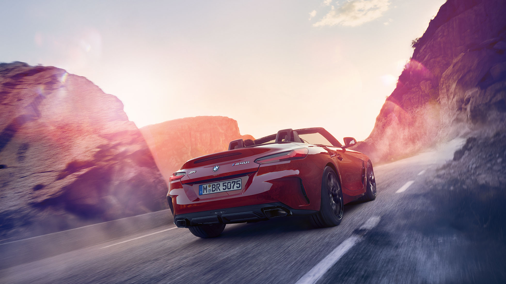 Heckaufnahme des BMW Z4 Roadster G29 Heckaufnahme des BMW Z4 Roadster auf Landstraße G29