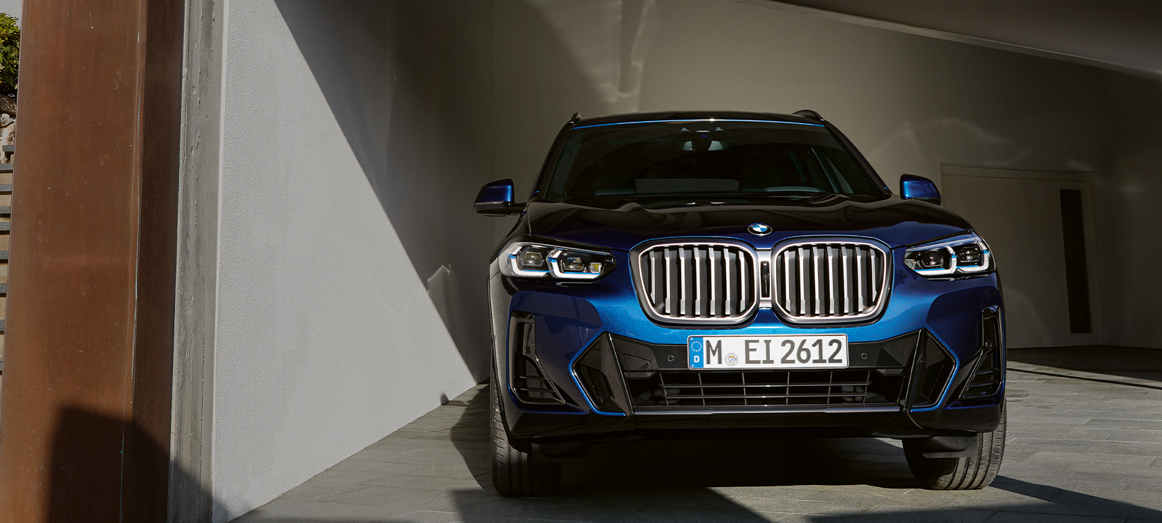 BMW X3 SUV G01 BMW Individual Tansanitblau metallic 2021 BMW X3 SUV G01 BMW Individual Tansanitblau metallic Frontansicht 2021