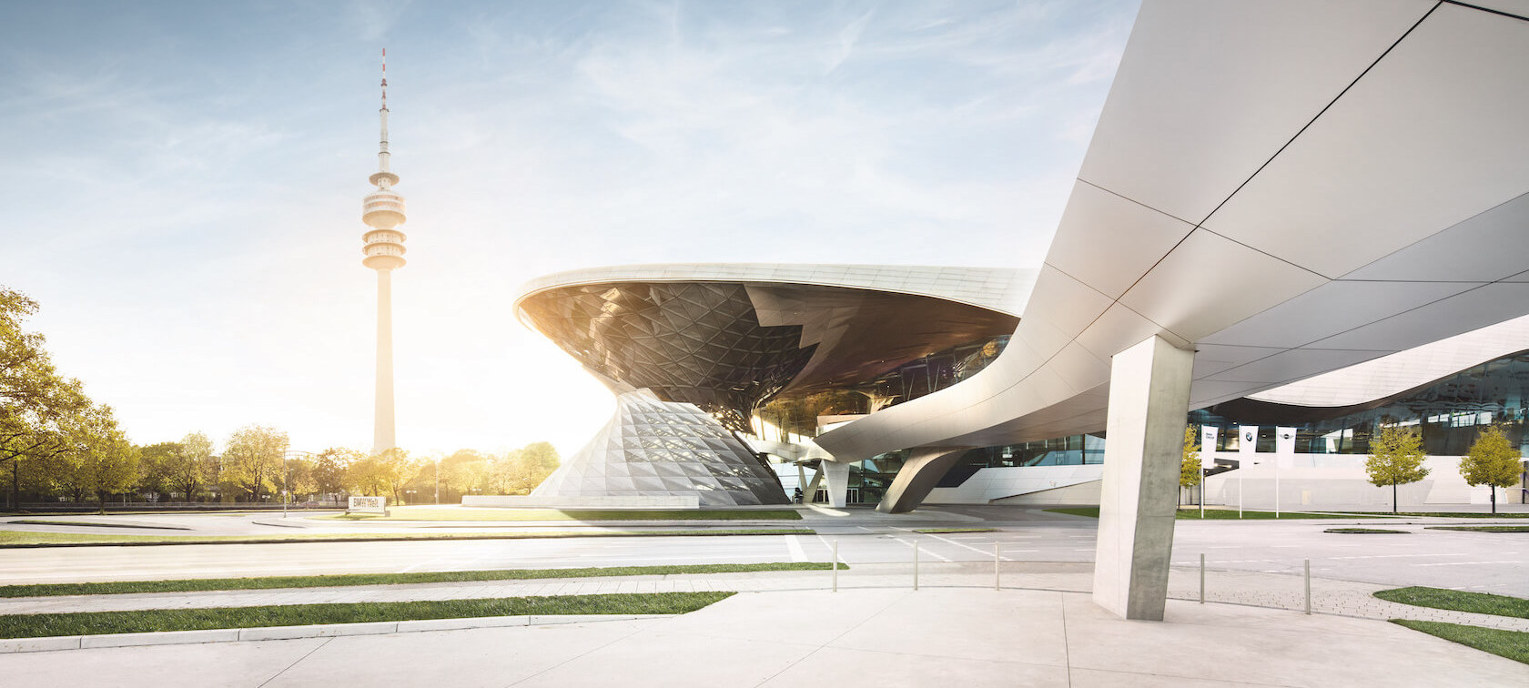 BMW WELT & WERKSFÜHRUNG.