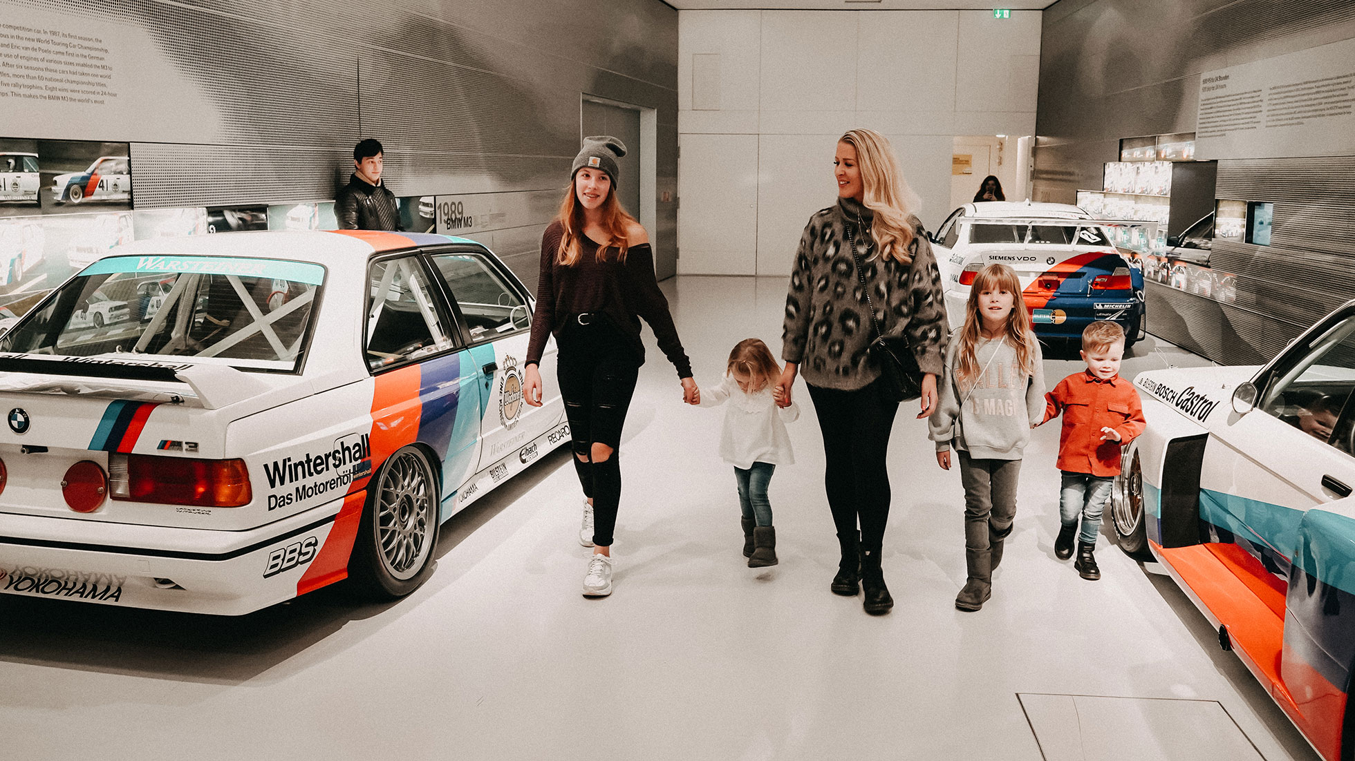 Influencer-Familie im BMW Museum Influencer-Familie im BMW Museum