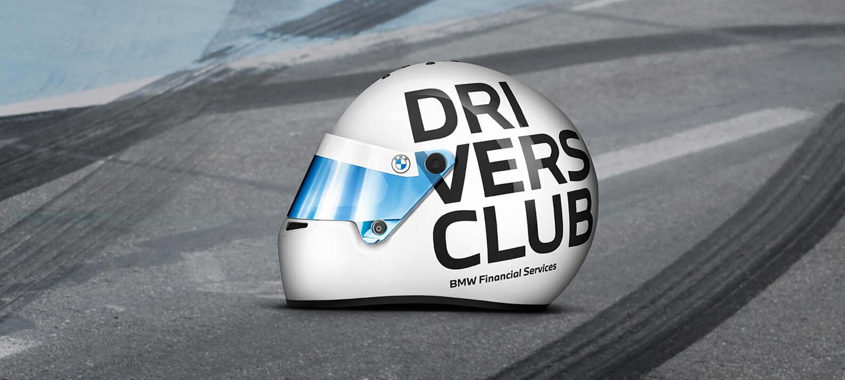 Drivers Club | DC Helm auf Asphalt Drivers Club | DC Helm auf Asphalt