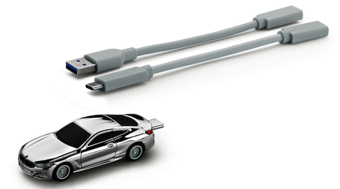 https://www.bmw.de/de/shop/ls/media/physical-goods/l/bmw/global/product_images/80292467713_BMW_USB_Stick_THE_8.jpg