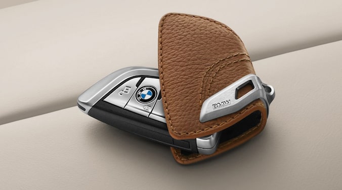 BMW Schlüsseletui mit Edelstahlspange (Leder Sattelbraun) | BMW.de