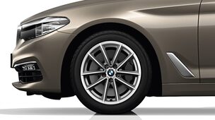 17" Leichtmetallräder V-Speiche 618, Reflex Silver, Pirelli