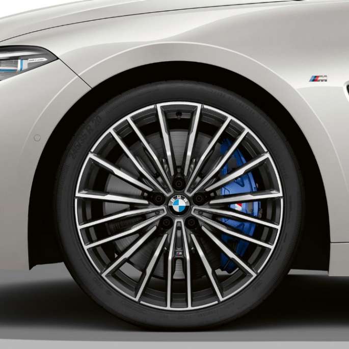 BMW M850i xDrive, Mineralweiß metallic, 20" Leichtmetallräder Vielspeiche 729 M. BMW M850i xDrive, Mineralweiß metallic, 20" Leichtmetallräder Vielspeiche 729 M.