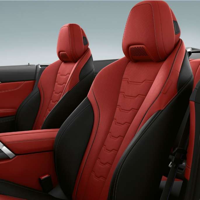 BMW M850i xDrive, Carbonschwarz metallic, BMW Individual erweiterte Lederausstattung in Leder 'Merino' Fionarot/Schwarz. BMW M850i xDrive, Carbonschwarz metallic, BMW Individual erweiterte Lederausstattung in Leder 'Merino' Fionarot/Schwarz.